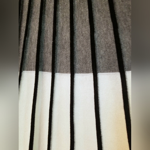 Calvin Klein, Knit, Colorblock, Pleated Bottom, Sweater Dress, Size 2X, NWOT - Picture 2 of 12